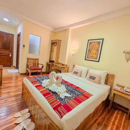 Luang Phasouk Hotel Луанґпхабанґ Екстер'єр фото
